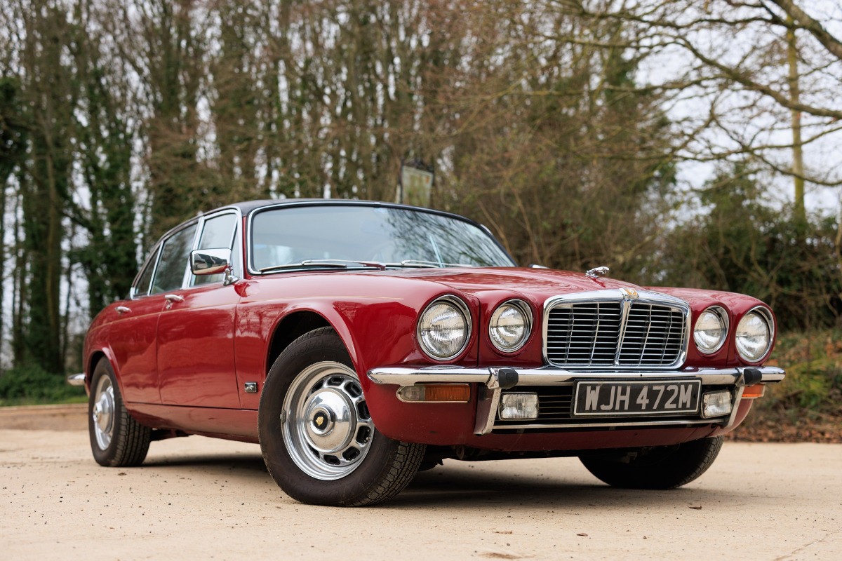 1974 Jaguar XJ6 Image 1